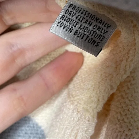 ST. JOHN by Marie Grey Santana Knit VINTAGE matching outfit sz 6! Skirt & button - Picture 9 of 11